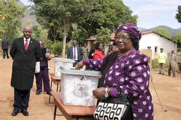 Malawi's President Joyce Banda casts her vote for  Malawi's Tripartite elections at Malemia School Polling centre, the home village of incumbent president on May 20, 2014.   President Joyce Banda on Saturday declared this week's chaotic election "null and void" and called for a fresh vote, throwing the impoverished nation into crisis. AFP PHOTO AMOS GUMULIRA