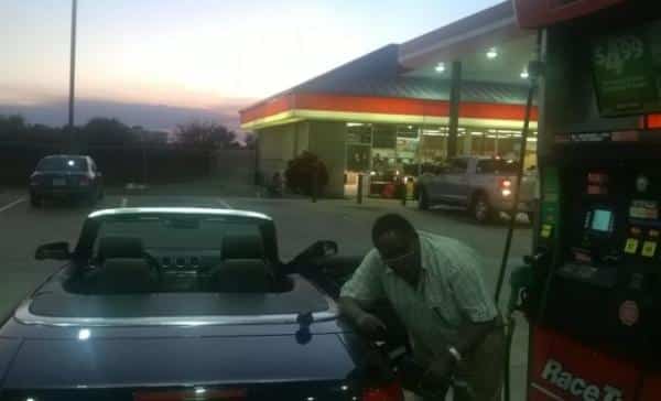 Mutai at the pump