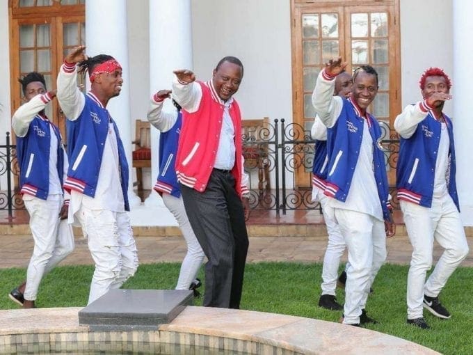 President Uhuru Kenyatta dances with the FBI Dance Crew at State House in Nairobi, February 8, 2017. /PSCU