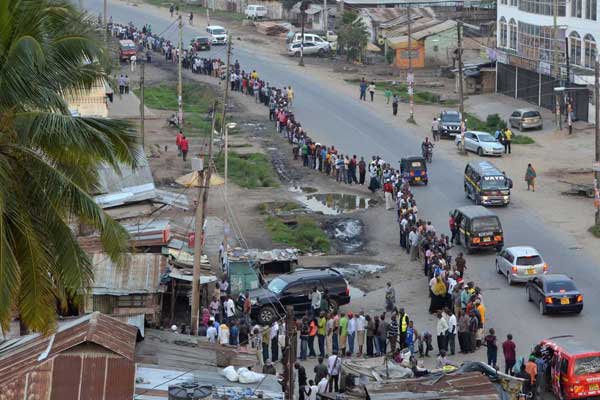 People queue to cast ballot at the  Ziwa la