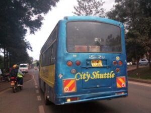 VIDEO: Security guard run over by city bus in Sh10 tiff with tout