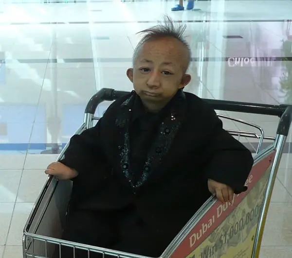 Human Wonders worth seeing-All-glass Undersea Restaurant