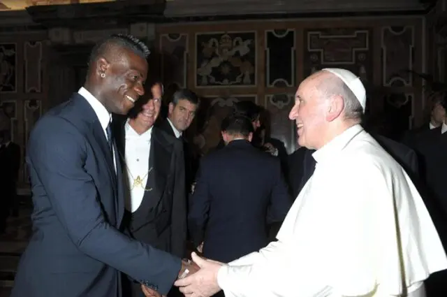 Amazing Photo: Balotelli and Messi With Pope Francis