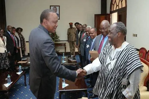 Uhuru hosts Ngugi wa Thiong'o at State House