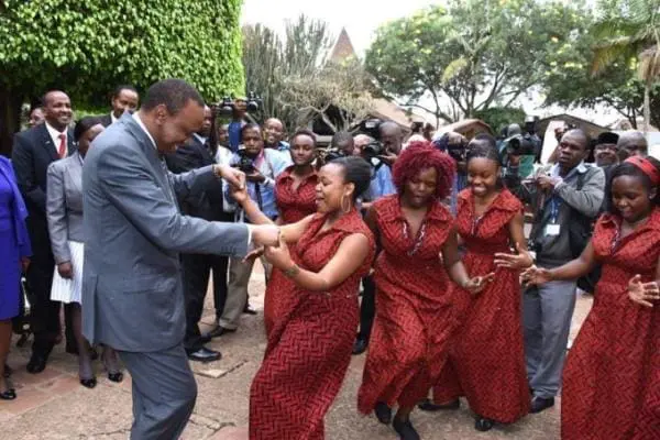 Watch Uhuru Get Down to Mugithi During Son’s Marriage Ritual