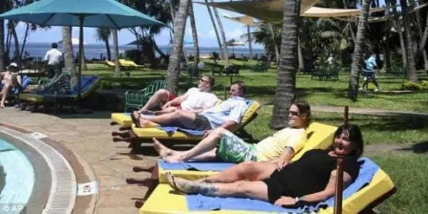 Artist Nails his Own Testicles Infront of Horrified Tourists