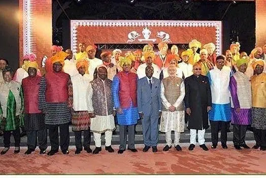 Stubborn Robert Mugabe Refuses To Wear India Attire