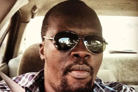 PHOTO: Blogger Robert Alai Caught Pants Down