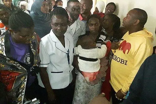 SONKO WALKS INTO KNH WITH BUNDLES OF CASH TO CLEAR BILLS 2 Senator Sonko with some of the patients at Kenyatta National Hospital on June 01, 2016. PHOTO | COURTESY