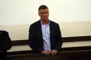 Briton Richard Alden in a Kibera court on June 6, 2016. He has been charged with the murder of Kenyan Grace Wangechi Kinyanjui, 42, at his home on Windy Ridge Road in Karen, Nairobi, on June 4. PHOTO | EVANS HABIL | NATION MEDIA GROUP