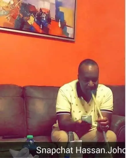 Mombasa Governor Ali Hassan Joho Roasted for Smoking “Shisha” 1 Mombasa Governor Ali Hassan Joho Roasted for Smoking “Shisha”