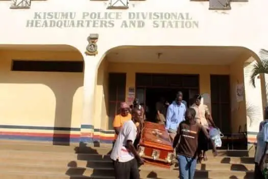 Relatives of the late Jane Atieno Omulo carry a coffin bearing her body away from the Kisumu Central Police Station entrance where they had dumped it to protest the arrest of their driver. PHOTO | TOM OTIENO