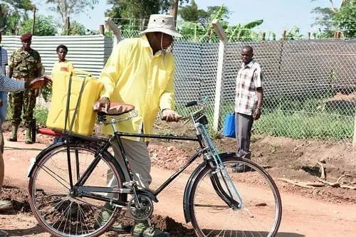 Museveni Shocks the World as He Fetches Water in the Village