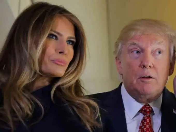US President Donald Trump talks to journalist members of the travel pool accompanied by First Lady Melania Trump on board of the Air Force One during his trip to Palm Beach, Florida, February 10, 2017. /REUTERS