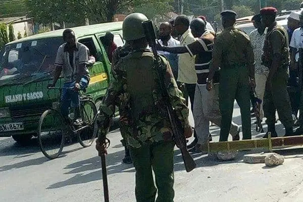 Police block Mr Joho on Nyali Bridge on March