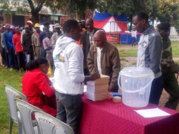 Drama as Wiper Machakos Governor Nominations Delayed: Machakos residents cast their votes during the repeat Wiper governor nominations, May 6, 2017. /ANDREW MBUVA