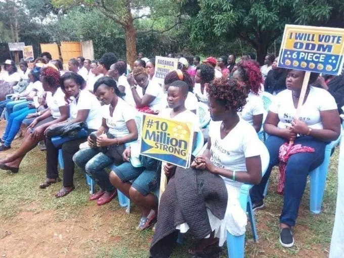 Siaya county ladies in support of six piece voting pattern who have vowed to rally their fellow women to deny their men conjugal Right if they don't support six piece voting pattern in Siaya