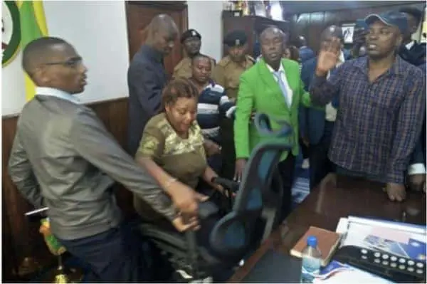 VIDEO: Chaos rocks City Hall as MCAs fight Beatrice Elachi