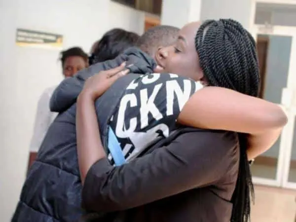 Maribe, Jowie passionately hug during case mention