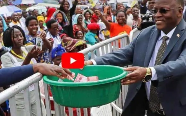 VIDEO: President John Magufuli collects tithe in a basin (Usher) 1 President Magufuli collects tithe