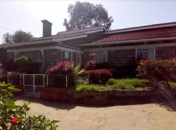 Beautiful House For Sale On Naivasha/ Nakuru highway -Clean Title