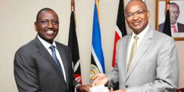 CBK Governor gives Ruto New Special Edition Banknotes 1 Ruto with Patrick Njoroge