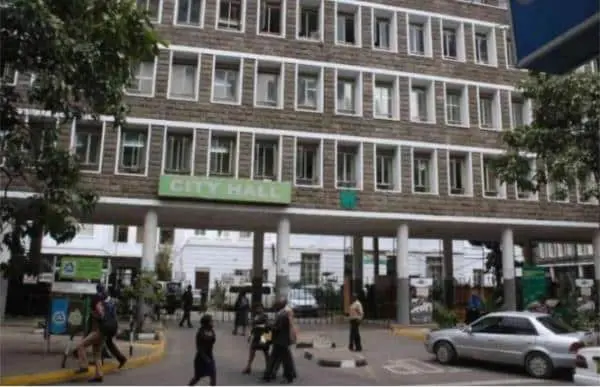 Kenyan Man demands to see Uhuru, threatens to commit suicide