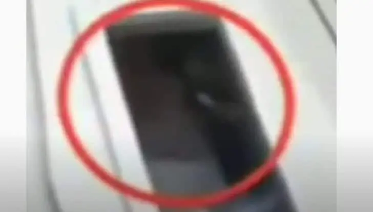 Bone-chilling video of corpse ‘waving’ during burial service 1 Bone-chilling video of corpse ‘waving’ during burial service