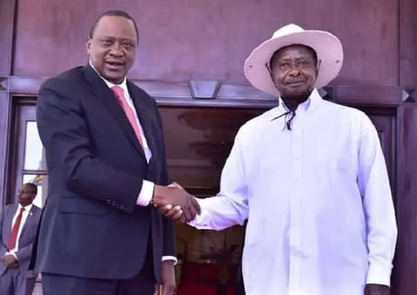 Uhuru gifts Museveni Naivasha land to build port
