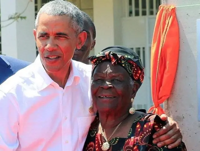 Uhuru Gives Mama Sarah Obama Award for Service