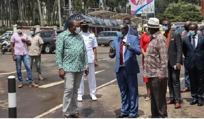 VIDEO: Uhuru And Raila Tour Green Park Matatu Terminus In Nairobi 1 VIDEO: Uhuru And Raila Tour Green Park Matatu Terminus In Nairobi