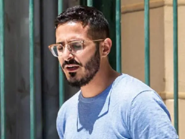 Man Who Wooed Women through Tinder and Conned Them Banned From Dating App