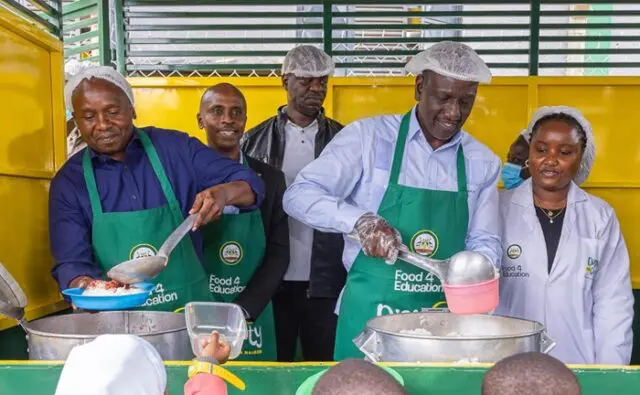 Ruto Promise to Buy 1 Million Chapati-Making Machine for Schools