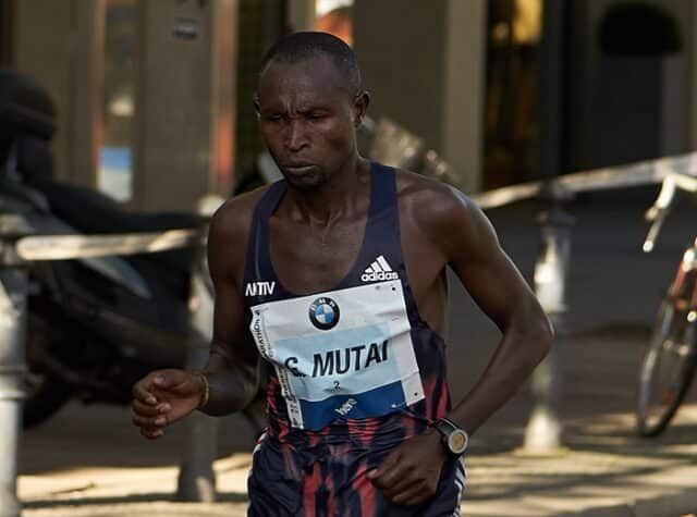 Kenyas Geoffrey Mutai Wins the New York Marathon in Course Record Time