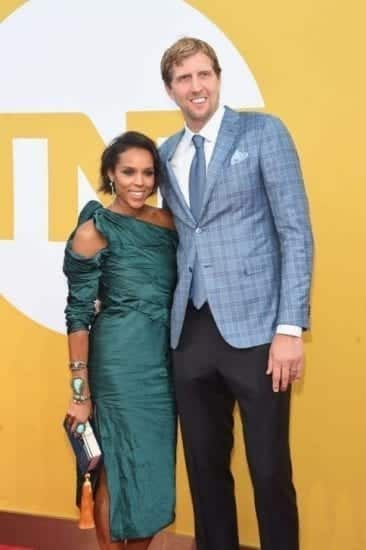 Dirk Nowitzki marries his Kenyan girl friend in a tradional wedding