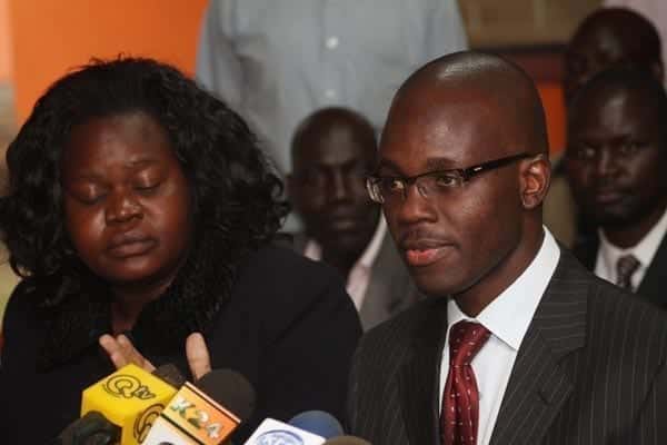 Moses Kajwang’ pelted with stones, injured in Homabay funeral
