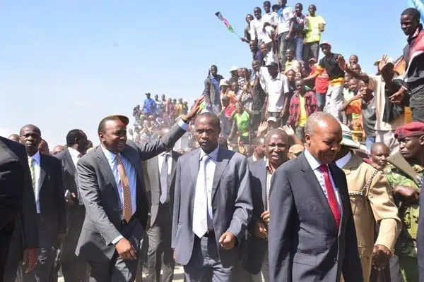 Uhuru directs Lands ministry to issue titles to all schools