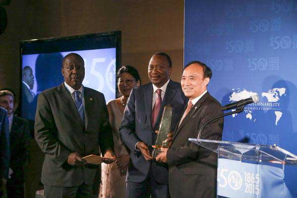 Uhuru wins award for promoting ICT in development