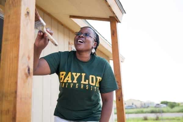 Kenyan Woman earns her way to U.S. university to improve her ministry in Africa