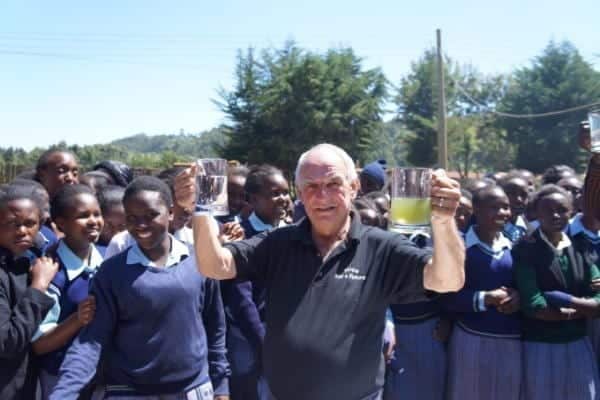 Retired US Navy Soldier Goes to Kenya,Gives Back to Schools, Churches
