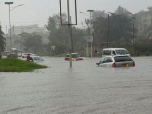VIDEO: Nairobi flooded, cars swept by raging waters