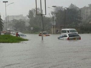 VIDEO: Nairobi flooded, cars swept by raging waters