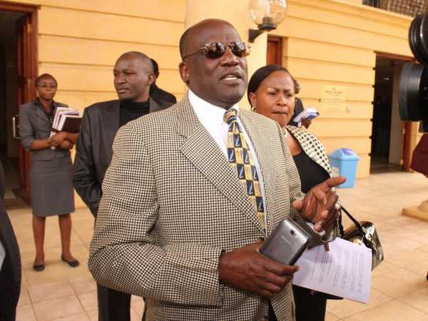 Machakos Senator Johnstone Muthama addressing the media at the milimani law court.PHOTO/FILE