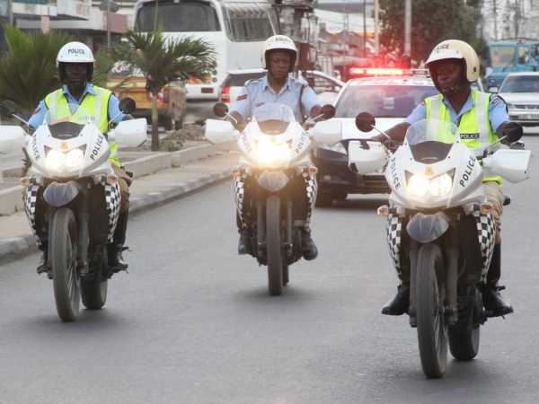 Protestors block Kibaki motorcade over Isiolo killings