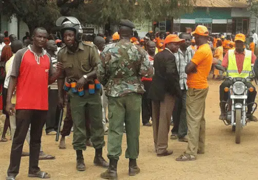 Police with a section of the crowd at the ODM rally in Budalang'i where a TV cameraman was seriously injured and his recording equipment destroyed. PHOTO | NAIROBI NEWS
