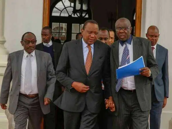 President Uhuru Kenyatta (centre) during his meeting with the Council of Governors at State House in Nairobi, August 10, 2016. /PSCU
