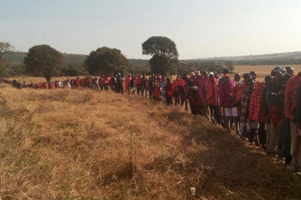 A long queue of mourners attending Ntimama's burial in Narok on September 14, 2016.