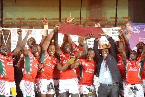 Kenya Shujaa players and Kenya Rugby Union Chairman Richard Omwela (second right) celebrate with the Safari sevens Rugby tournament trophy on September 25, 2016 at Safaricom Stadium.. PHOTO | CHRIS OMOLLO |