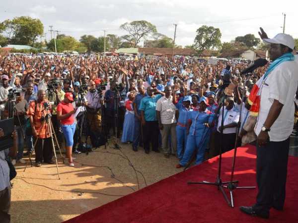 Wiper leader Kalonzo Musyoka addresses supporters in Tononoka, Mombasa, on October 2 /JOHN CHESOLI