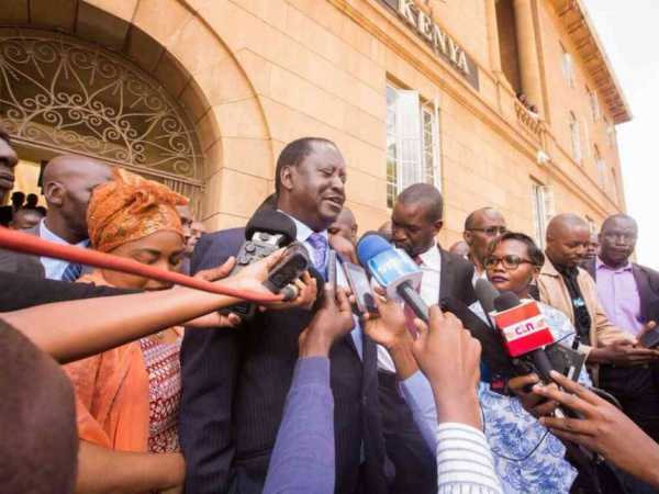 Opposition leader Raila Odinga addresses journalists outside the Supreme Court in Nairobi following a ruling for the release of seven doctors' union officials from prison, February 15, 2017. /COURTESY